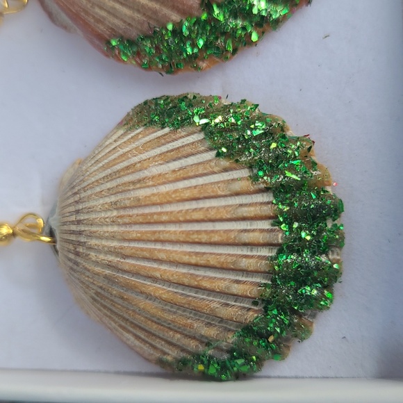 Shell earrings - Picture 4 of 4